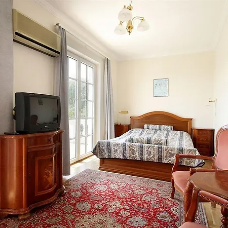 Korda Hotel