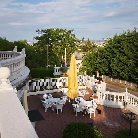 Korda Hotel